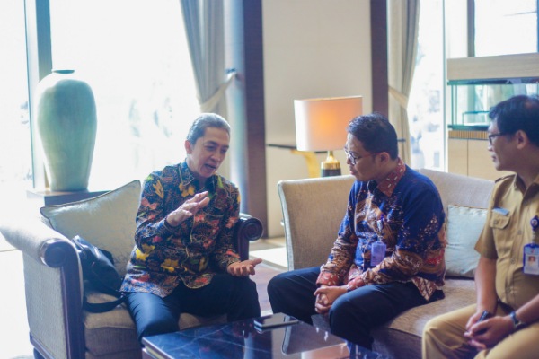 Picsart_25-08-05_18-42-42-051